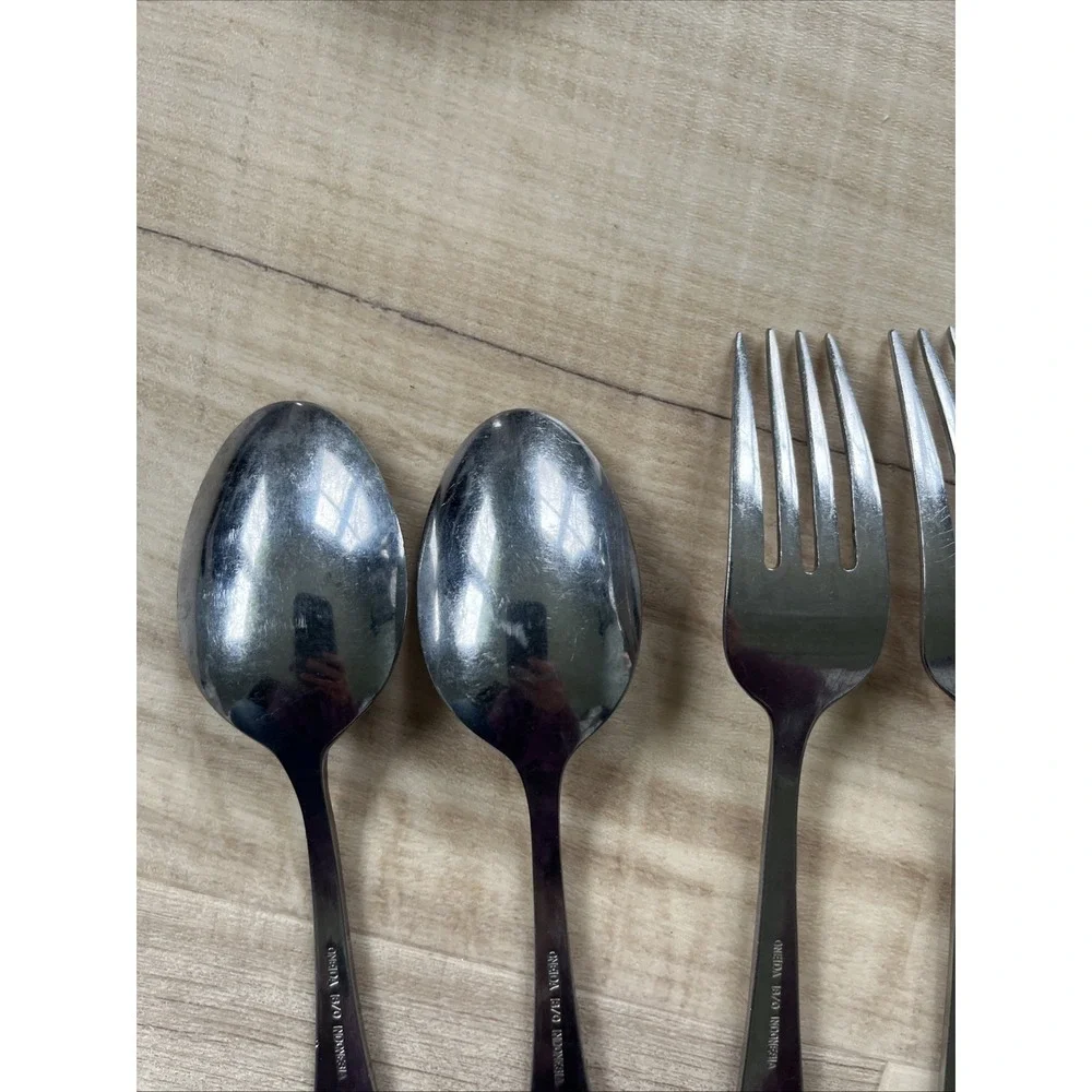 SET OR 4  WINDWARD  ONEIDA 18-0 Stainless‎ 2 Spoons And 2 Dinner Forms